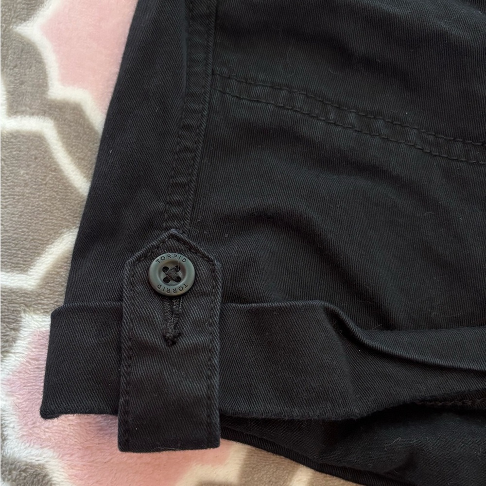 Torrid Black Cargo Shorts Plus Size 24 Stretchy Button Detail on Bottom Hem - Picture 5 of 6